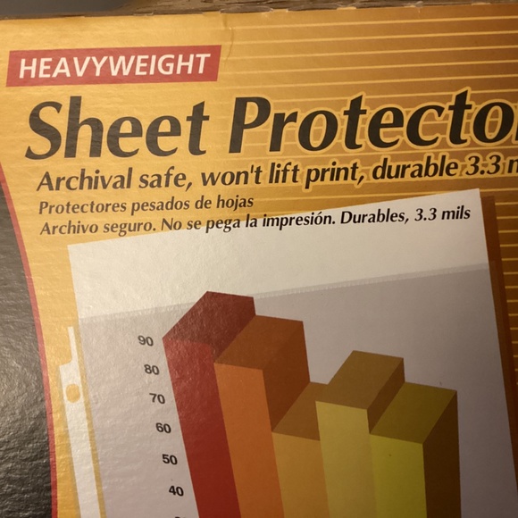 New in Box OfficeMax 100 CLEAR Heavyweight Sheet Protectors - Picture 4 of 5